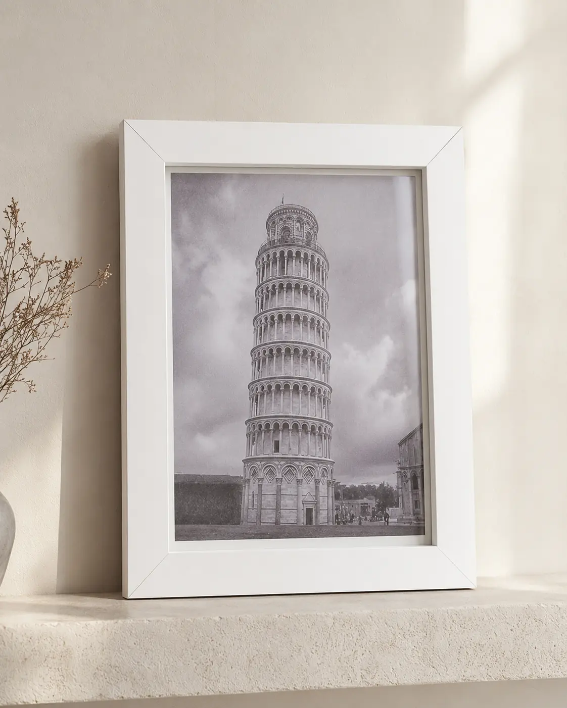 Biely dekoratívny fotorámik s vežou v Pise